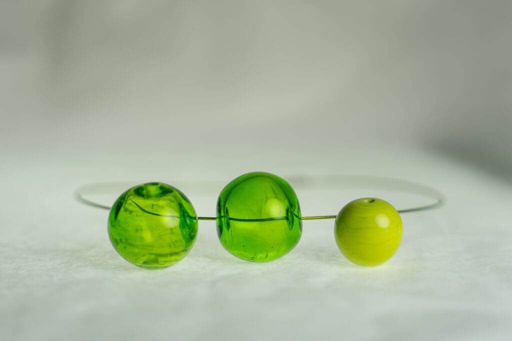 Tootefoto_klaasist helmed_rohelised